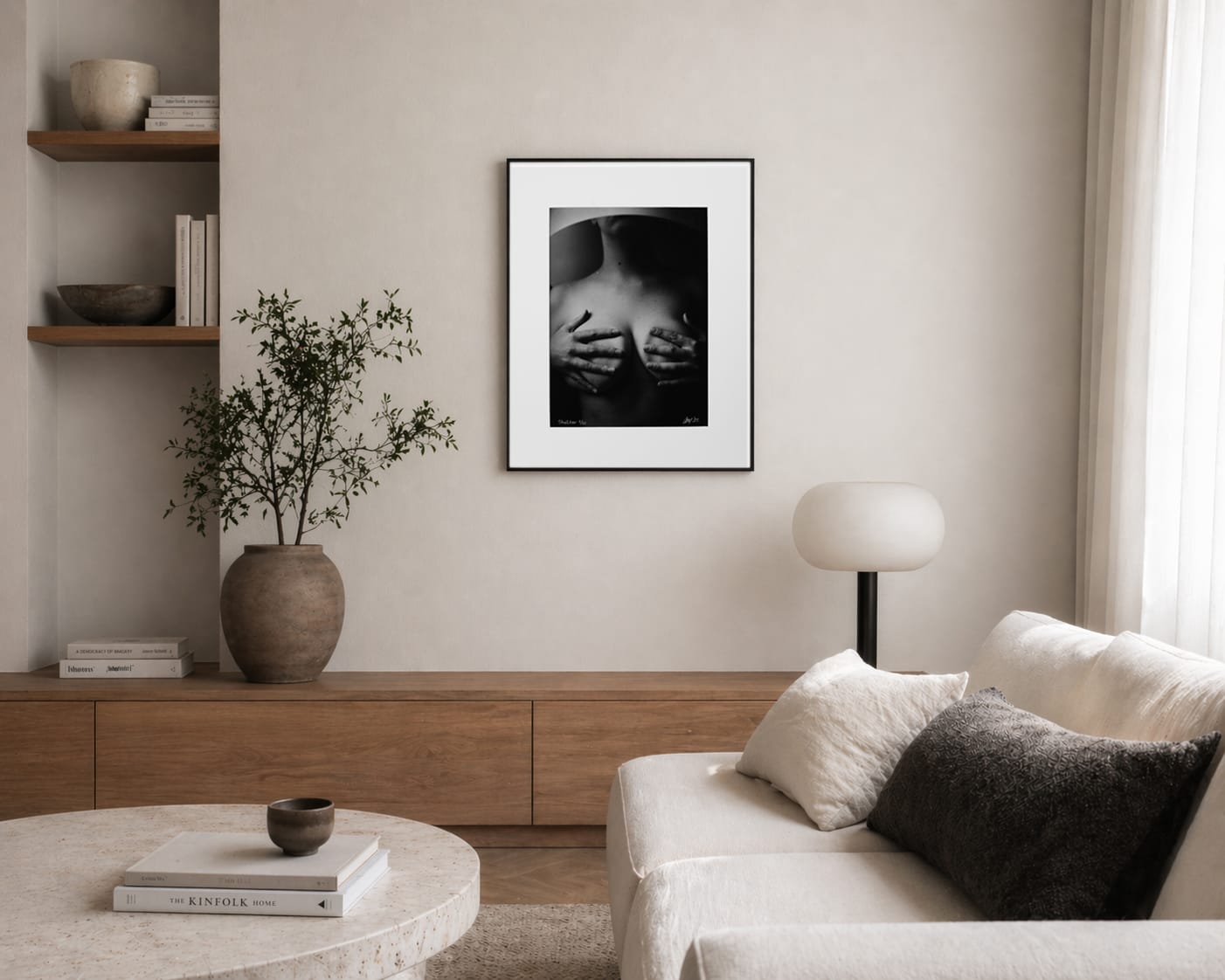 SHELTER — uramljeni srebrno-želatinski print 40x50 cm, vizuelizacija na zidu galerijskog prostora